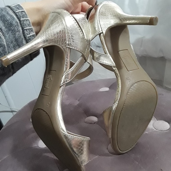 Gold Metallic Summer Sandal Heels Womens Size 5 - Picture 3 of 7